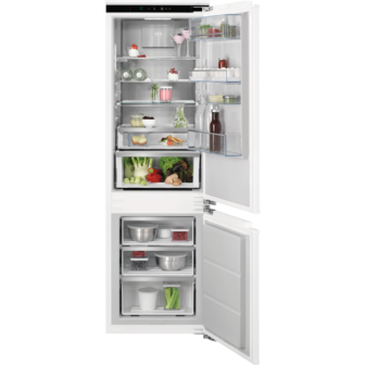 מקרר מקפיא אינטגרלי מלא AEG TSC81181DC, חזית עם דלתות פתוחות ומלא במזון, ללא חזית רהיט